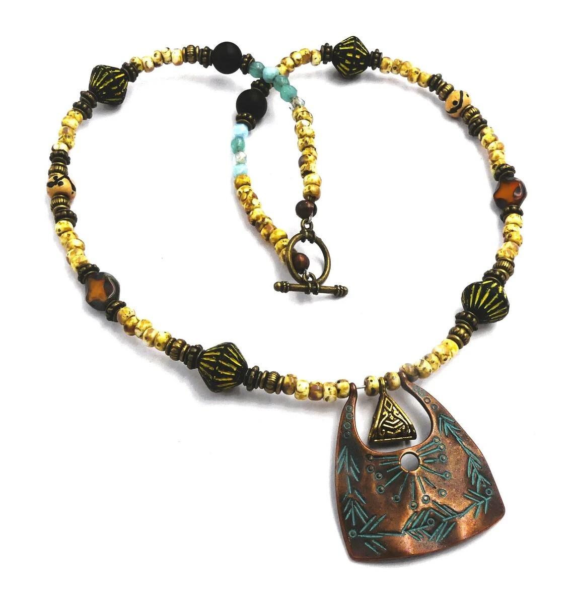 Collier court, perles pierre naturelle, verre tchèque, métal cuivré patiné
